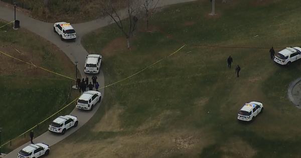 丹佛警方在公共公园开枪打死一名手持长枪的男子