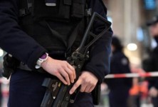 巴黎警方开枪打死一名手持屠刀的苏丹男子