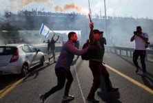 以色列人封锁高速公路，抗议政府改革司法系统的计划