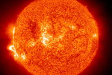 太阳中神秘的火花可以帮助科学家首次预测太阳耀斑