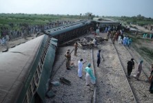 巴基斯坦火车脱轨死亡人数上升至30人